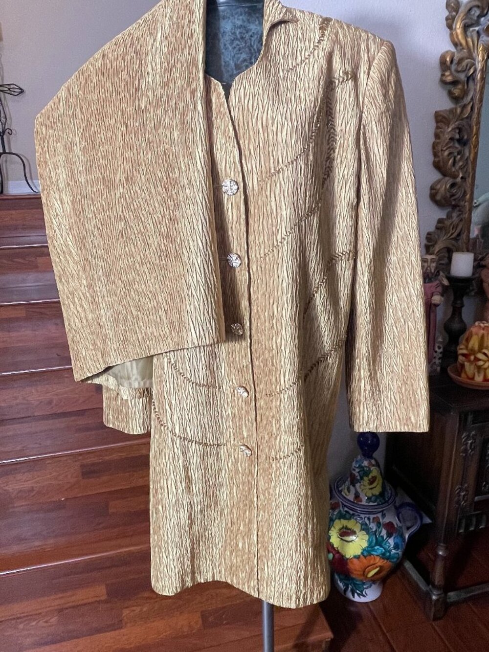 Nubiano NY 2 Piece Skirt Suit Formal Gold Textured Polyester Crystal Btns Sz 18
